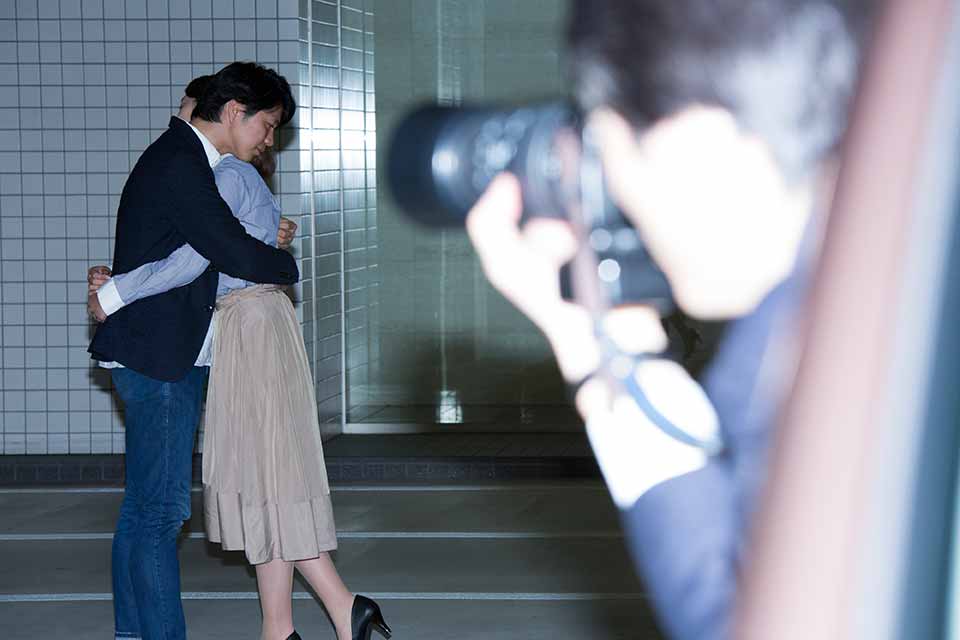 探偵への調査依頼が急増！浮気（不倫）調査の実態とは  探偵の窓口